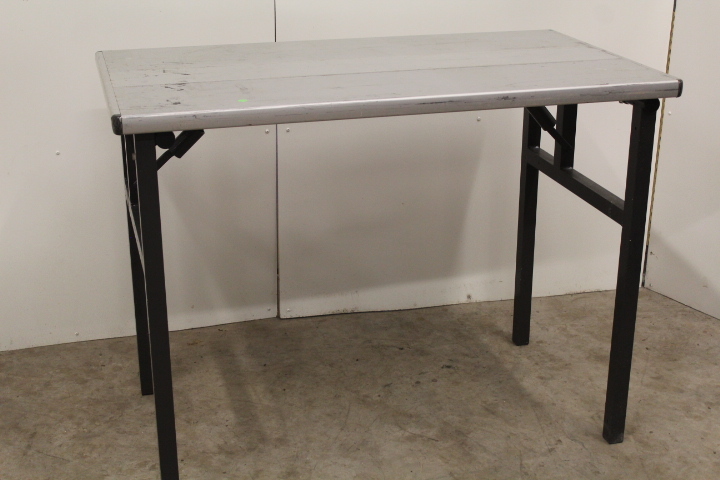lot 56 image: Table - Folding