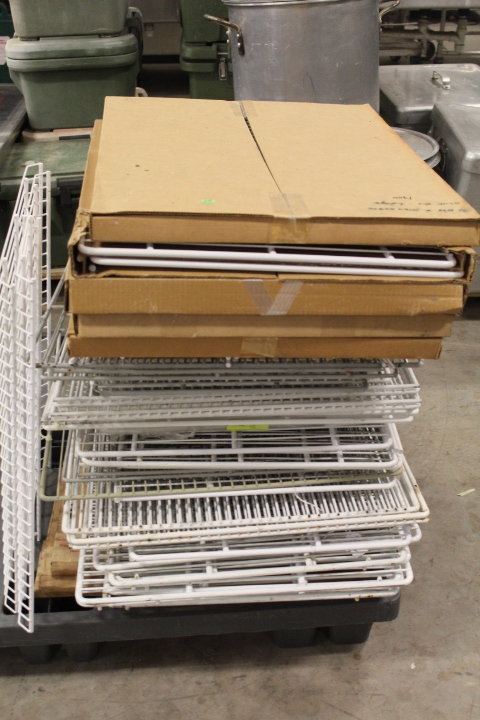 lot 58 image: Wire Shelving