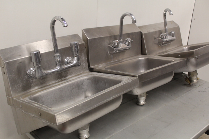 lot 75 image: Single Hand Sinks