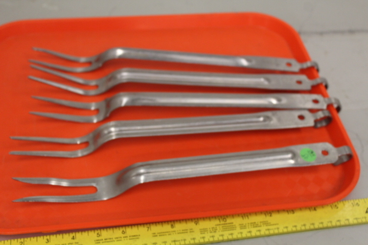 lot 95 image: 16 Serving Forks