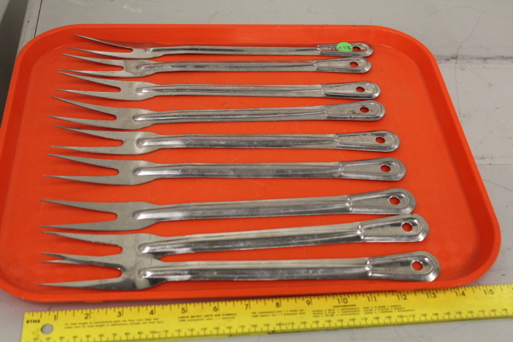lot 96 image: 13 Serving Forks