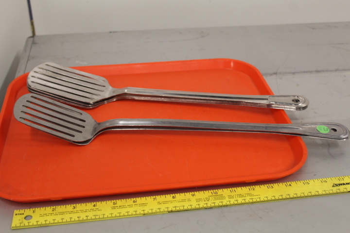 lot 103 image: 20 Slotted Turners