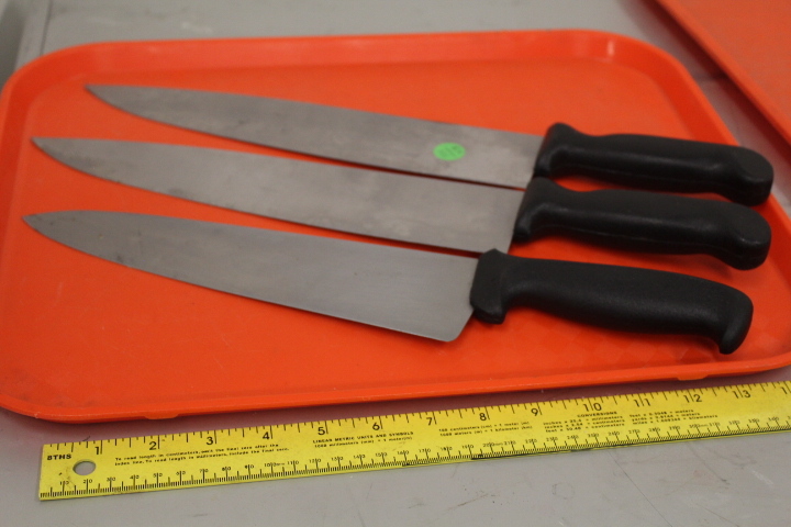 lot 104 image: Chefs knives