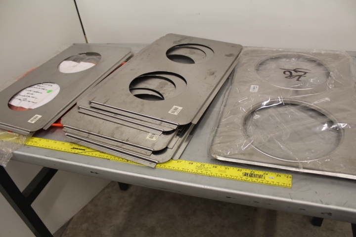 lot 118 image: Full size warmer adapter plates