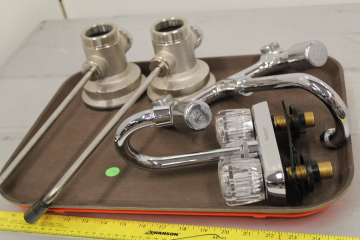lot 125 image: Sink parts Lot