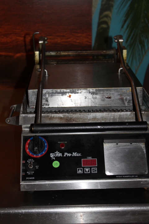 lot 10 image: Star Pro Max Panini grill