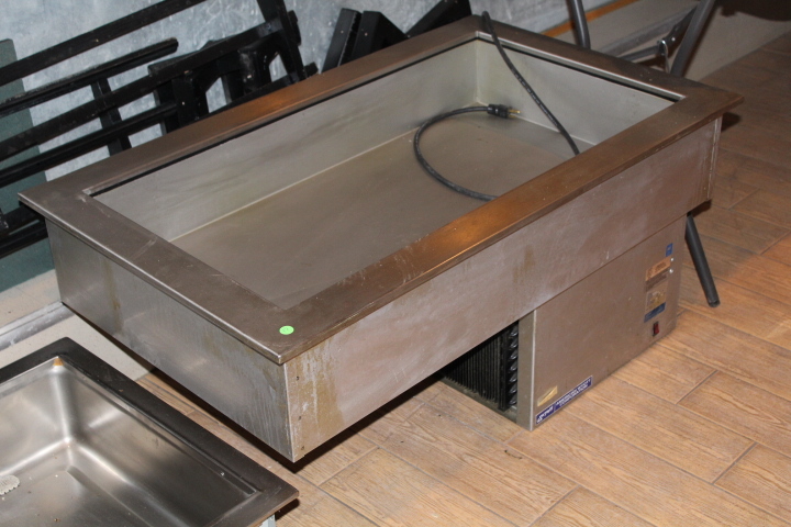 lot 17 image: APW Wyott drop in cold well