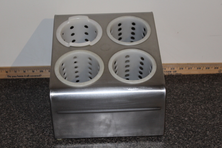lot 32 image: Silverware container  caddy