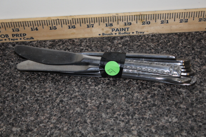 lot 39 image: knives