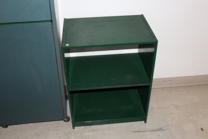 lot 43 image: wooden shelf