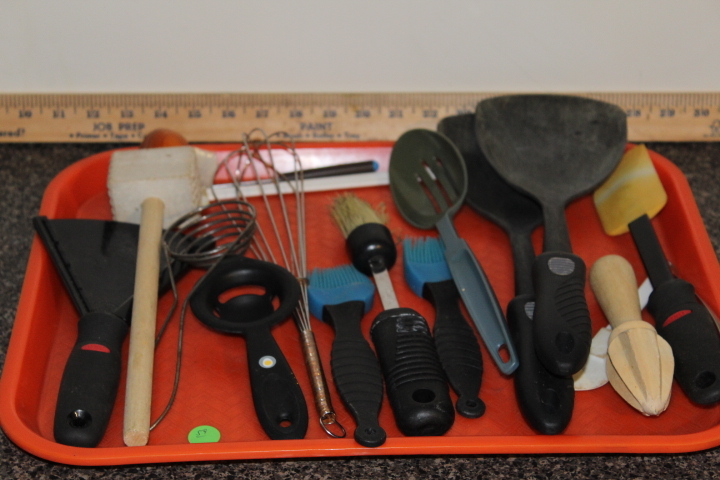 lot 59 image: utensil lot