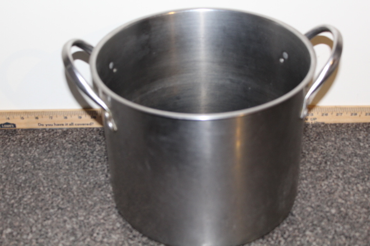 lot 66 image: Stainless steel pot