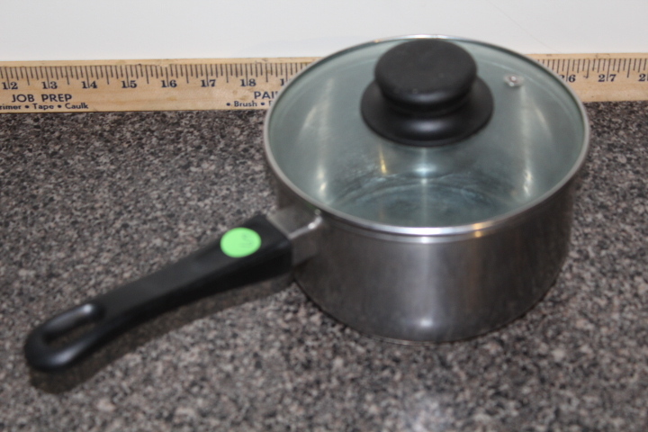 lot 67 image: Sauce pot w lid