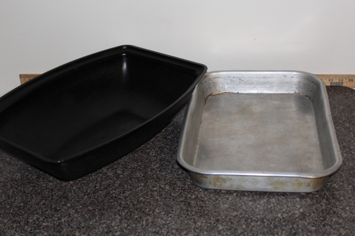 lot 72 image: Cake pan , salad bowl
