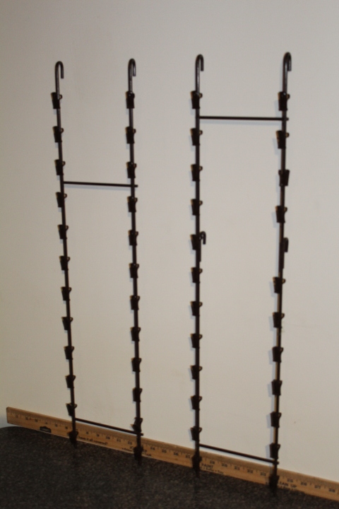 lot 91 image: Bagged snack  chip racks