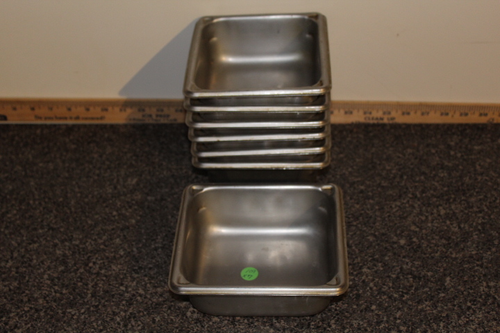 lot 109 image: Stainless steel 16 pans