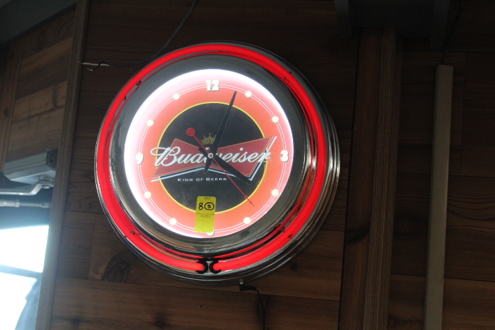 lot 8 image: Budweiser Clock