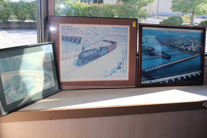 lot 10 image: Pictures