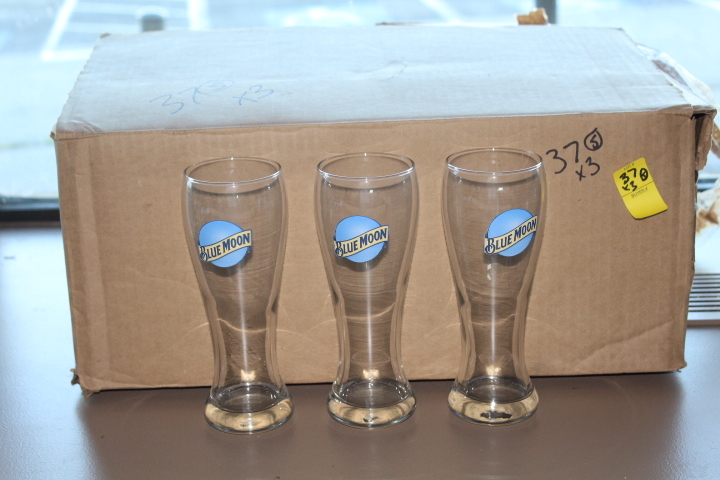 lot 37 image: Blue Moon Pint Glasses