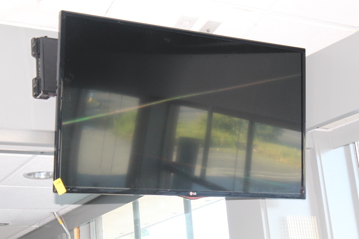 lot 40 image: Flat Screen TV by LG