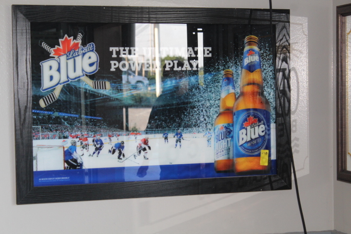 lot 43 image: Labatt Blue