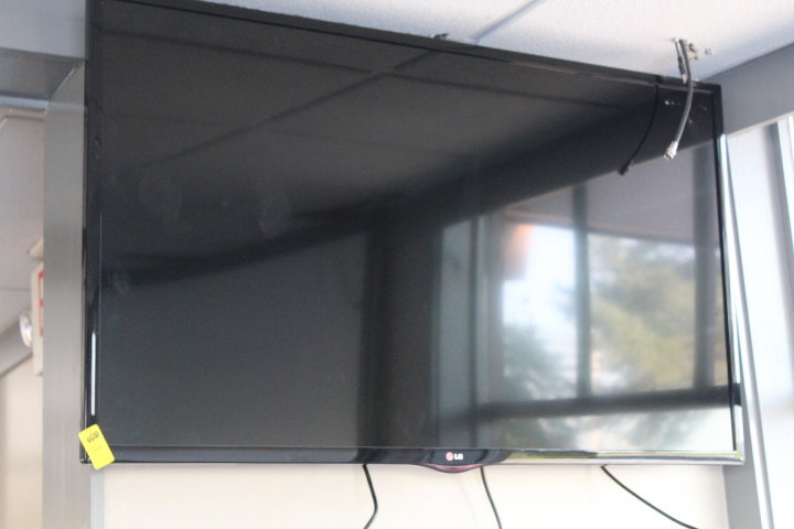 lot 46 image: Flat Screen TV by LG