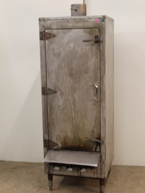 lot 18 image: Gas Smoker