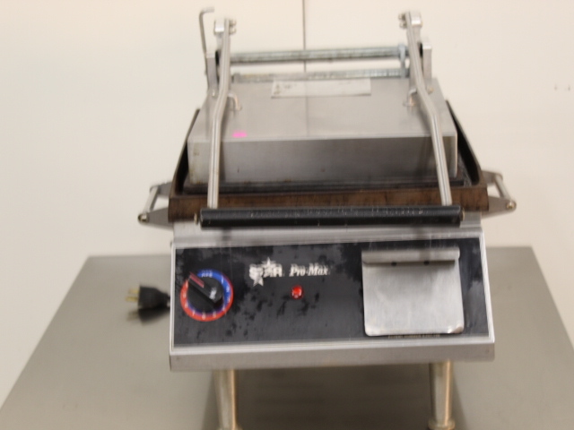 lot 26 image: Panini Grill - double smooth