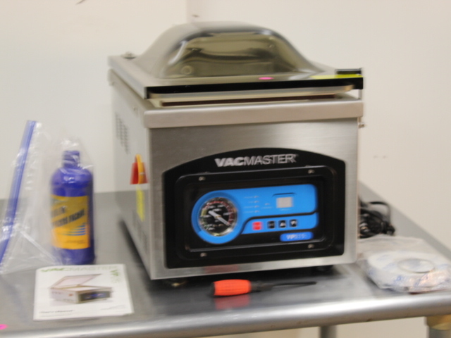 lot 36 image: Vaccum Sealer - NEW