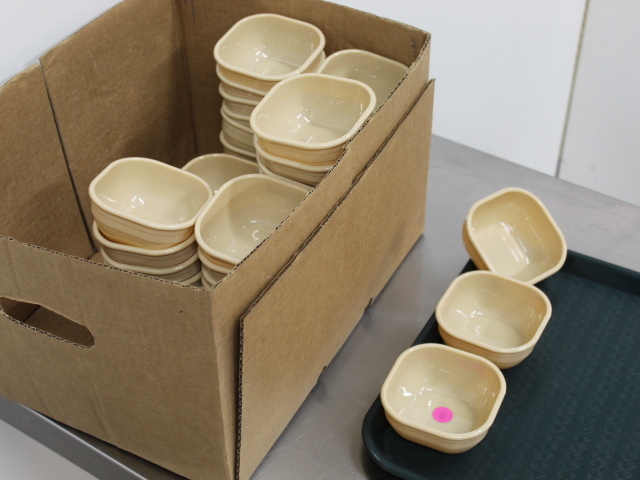 lot 101 image: Beige Square Bowl - NEW