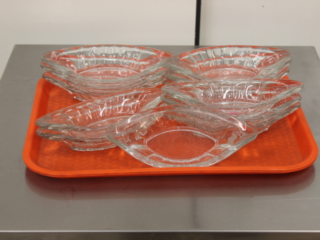 lot 102 image: Banana Split Dishes - NEW