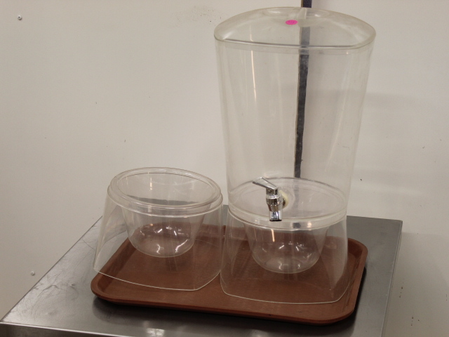 lot 117 image: Plastic Drink Dispenser