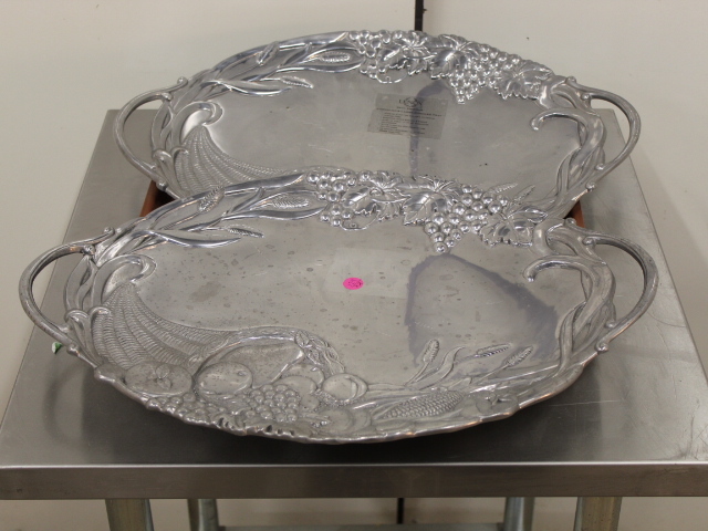lot 129 image: Cornicopia Serving Platter whandles