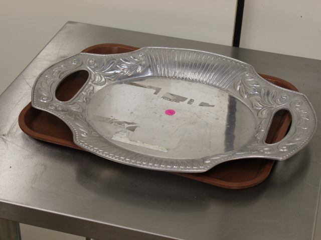 lot 132 image: Serving Tray