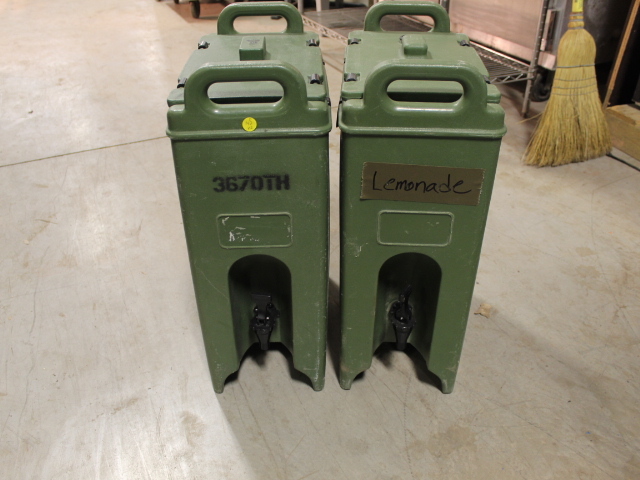 lot 142 image: Drink Carriers