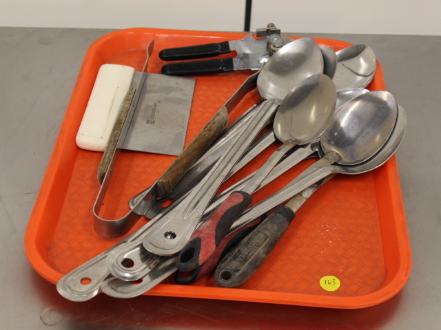 lot 163 image: Utensil Lot