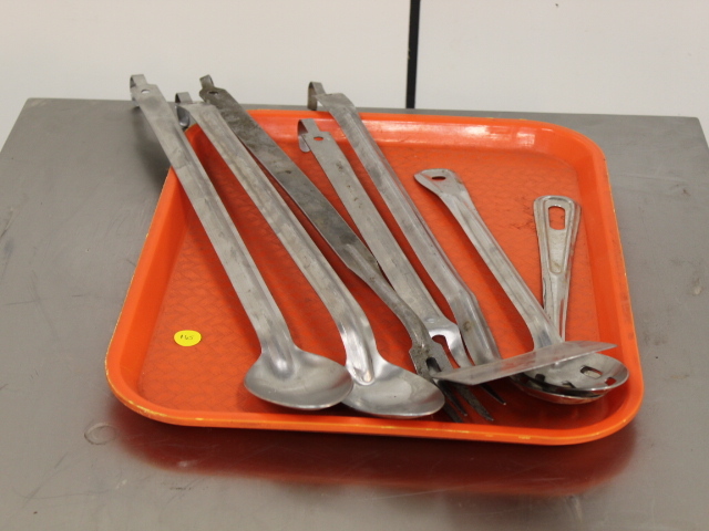 lot 165 image: Utensil Lot