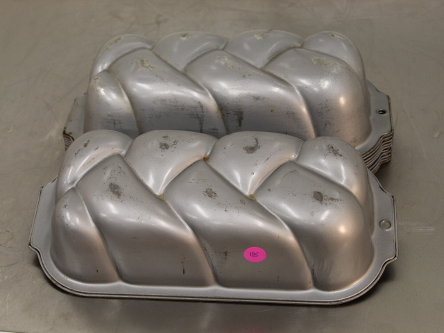 lot 185 image: Bread Loaf Pans Lot
