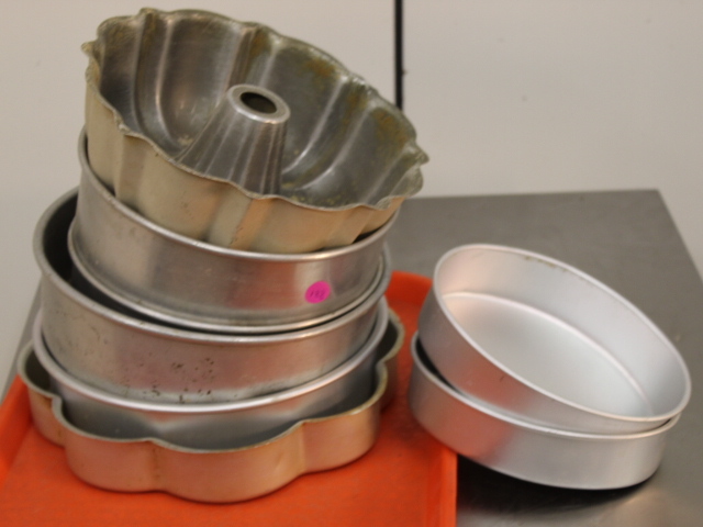 lot 188 image: Round Cake Pan Lot