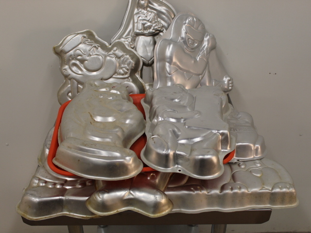 lot 190 image: Children Character Cake Pans