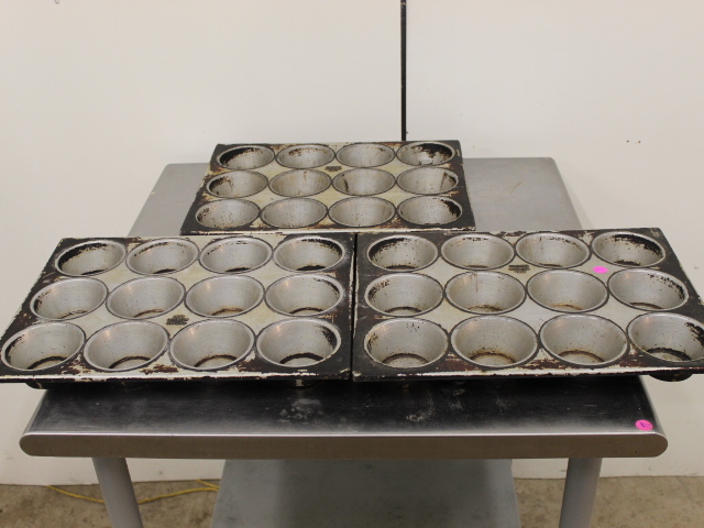 lot 196 image: Heavy Duty Muffin Pans