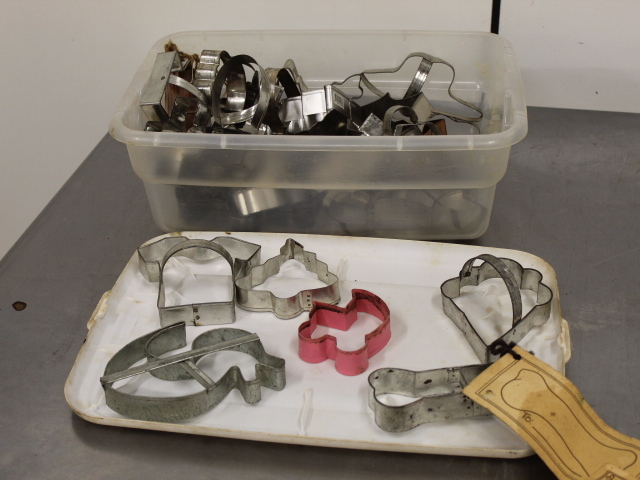 lot 198 image: Miscellaneous Cookie Cutters