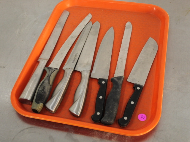 lot 202 image: Knife Lot