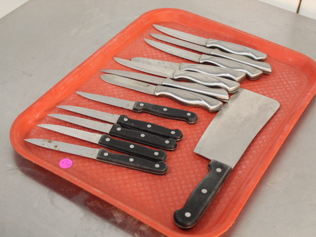 lot 203 image: Knife Lot
