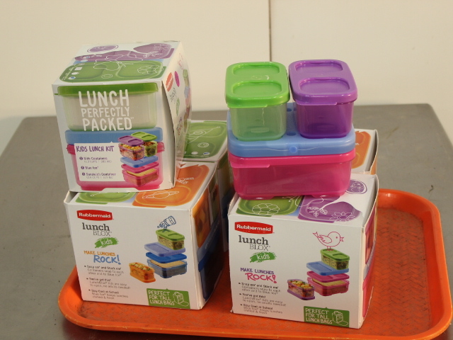 lot 206 image: Rubber Maid Lunch Boxes