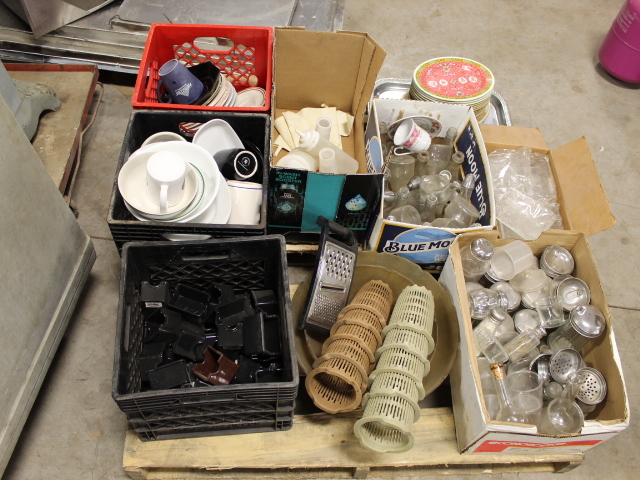 lot 228 image: Skid Lot