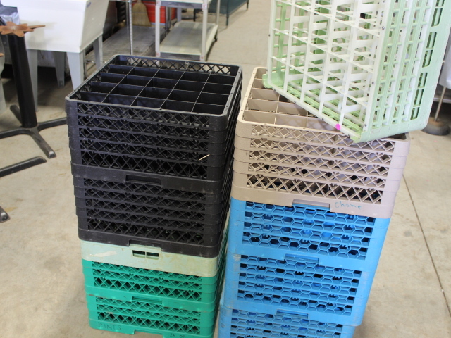 lot 233 image: Dish Racks