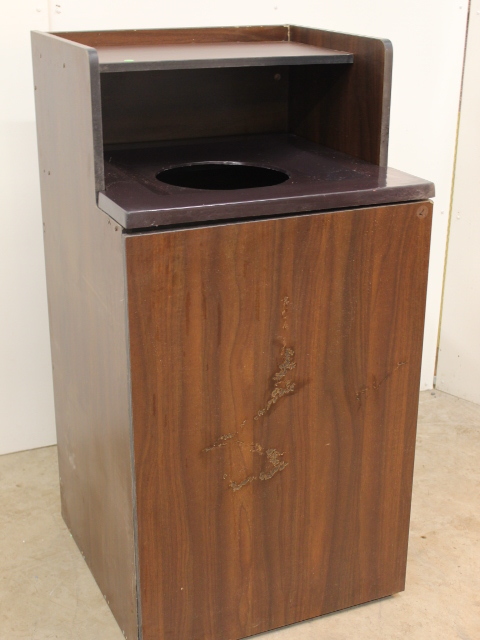 lot 75A image: Trash can