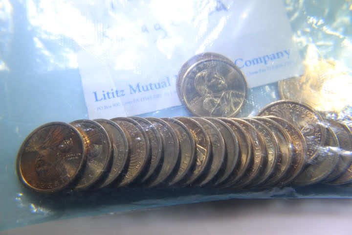lot 127 image: 24 Sacagawea Dollars