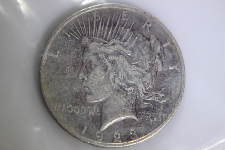 lot 10 image: 1- 1923 Peace Dollar 1$